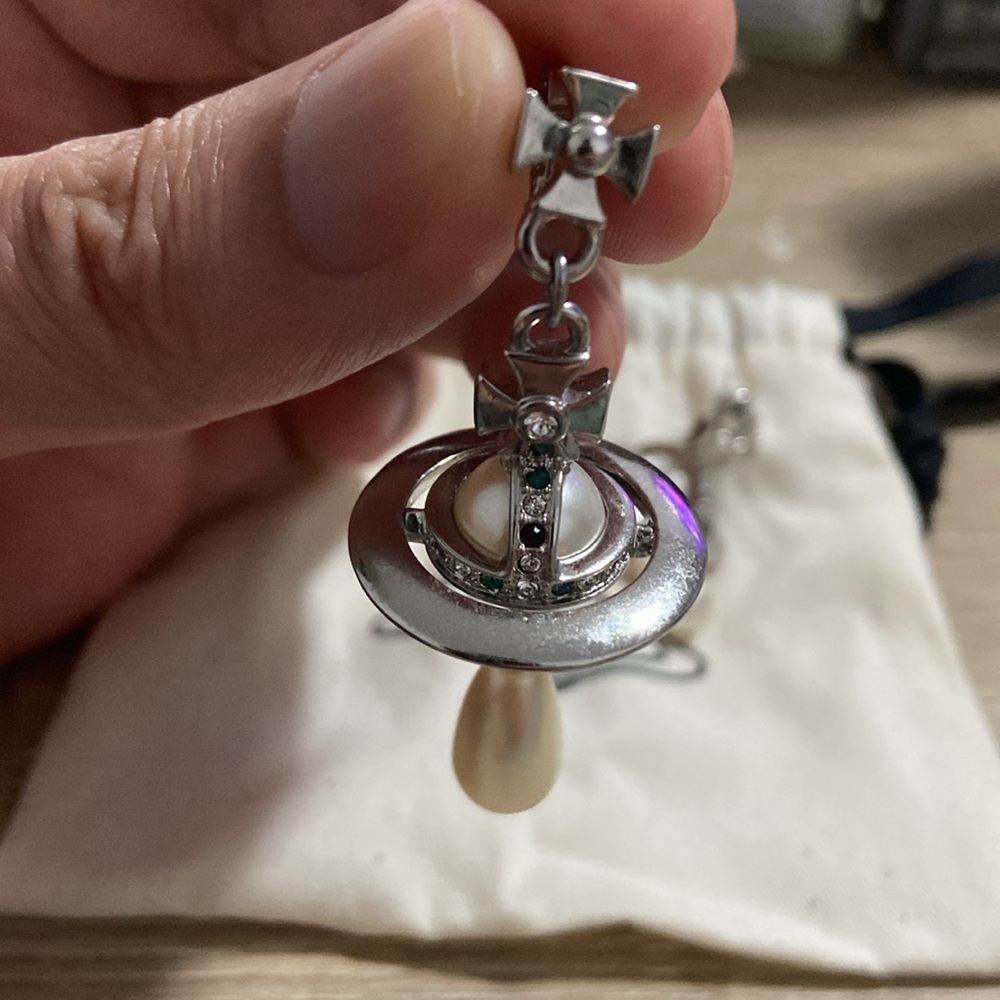 Vivienne Westwood Silver Toned Pearl Drop Earrings - Picture 4 of 9